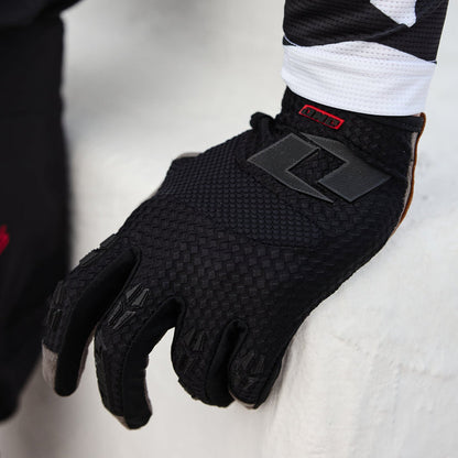 X197 Core Black GLV Yth
